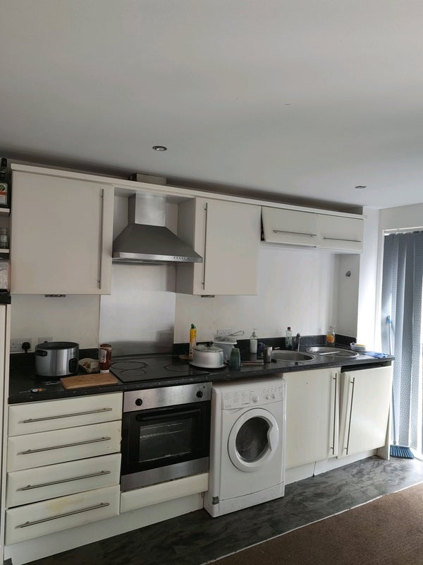 Room Elmira Way in Salford
