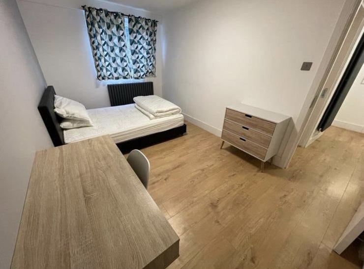 Room Fairclough Street in Greater London