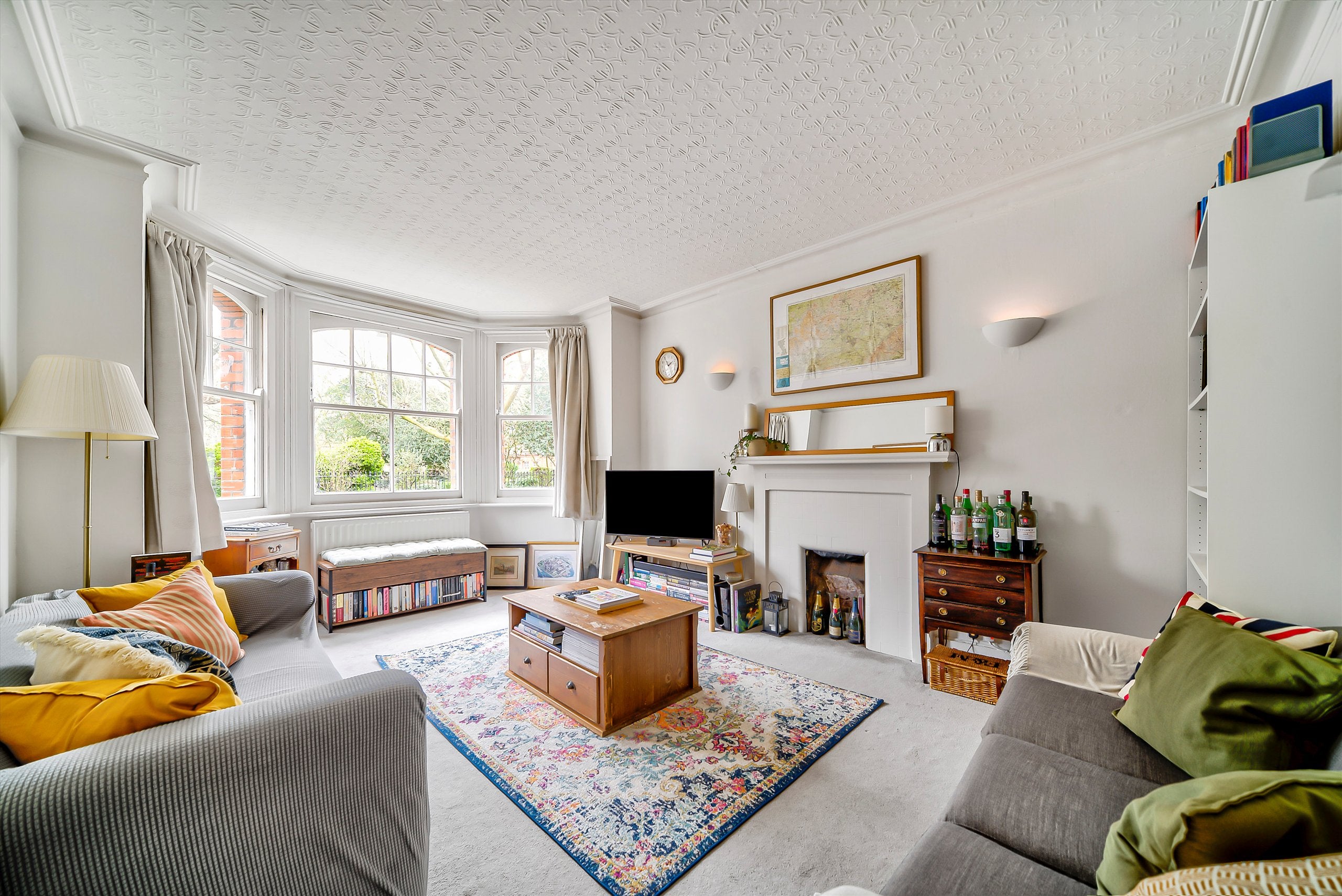 Flat Queen's Club Gardens in Greater London