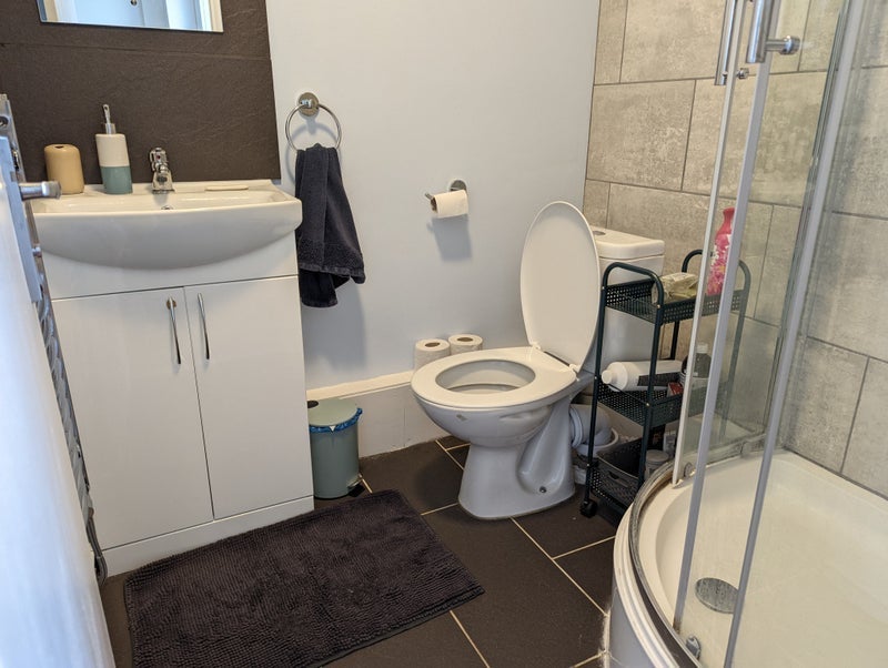 Room Blackwell Close in Greater London