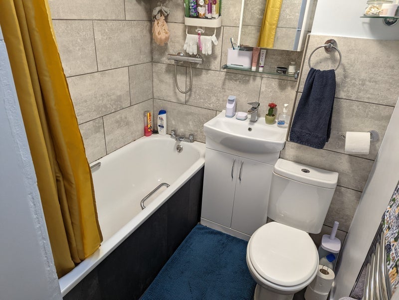 Room Blackwell Close in Greater London