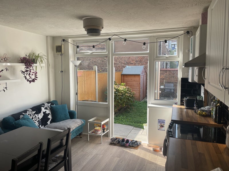 Room Blackwell Close in Greater London
