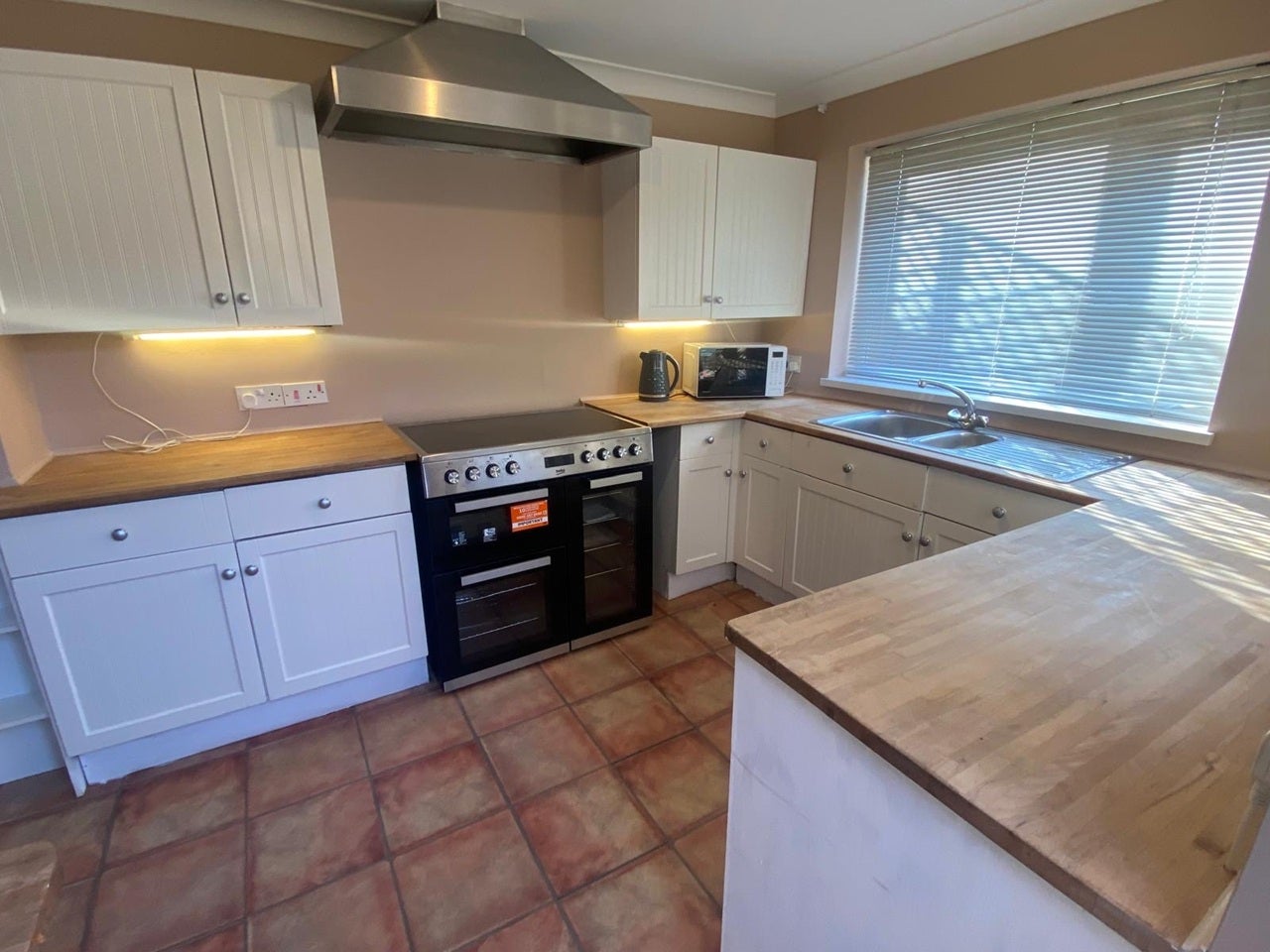 Room Alma Road in Borough of Swale