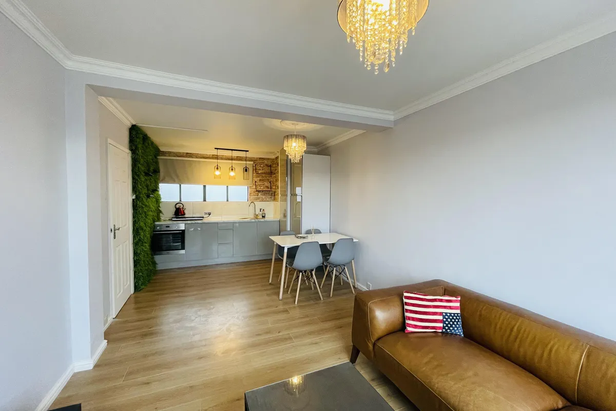 Flat Rockley Court in Greater London