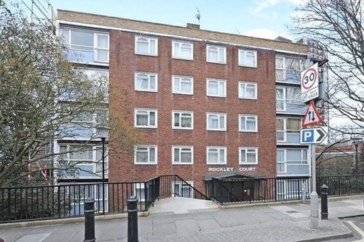 Flat Rockley Court in Greater London