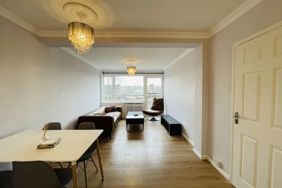 Flat Rockley Court in Greater London