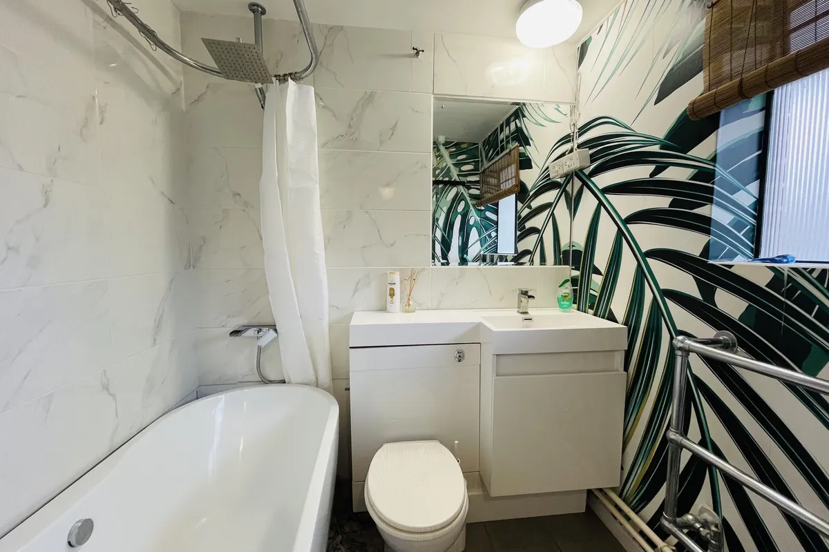 Flat Rockley Court in Greater London