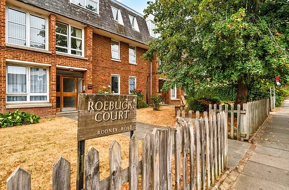 Flat Rodney Road in Greater London