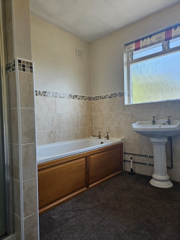 Room Southfield Avenue in Metropolitan Borough of Solihull