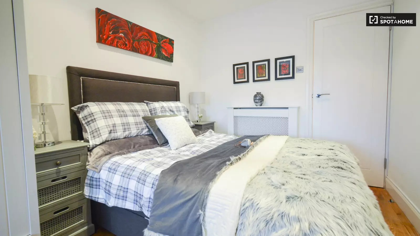 Flat Burnell Avenue in Greater London