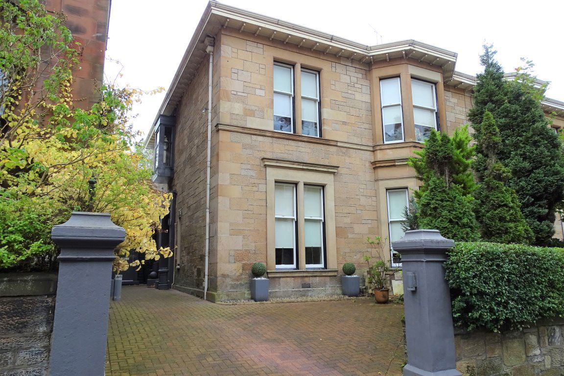 Flat Fergus Drive in Glasgow