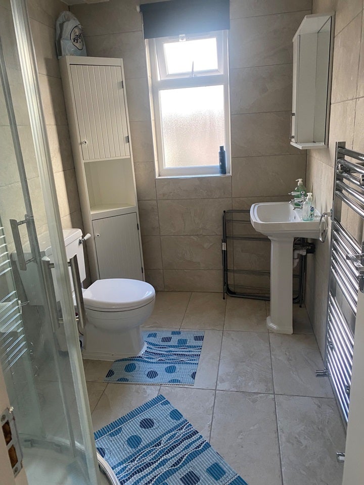 Room North Circular Road in Greater London