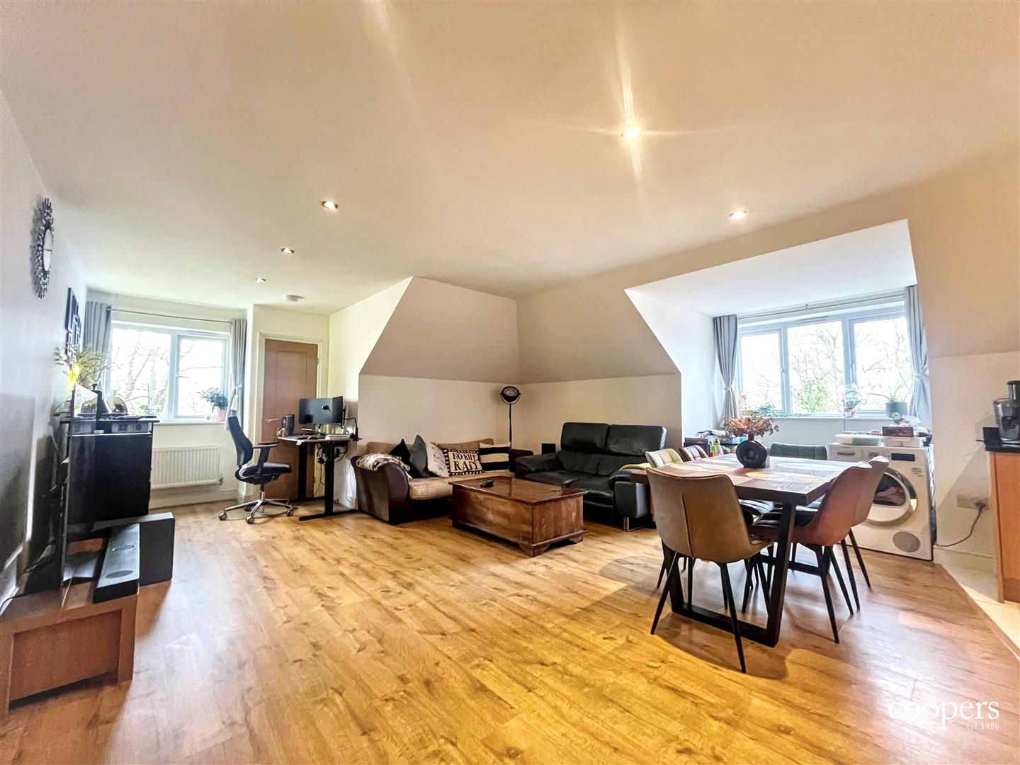 Flat Ellis Close in Greater London