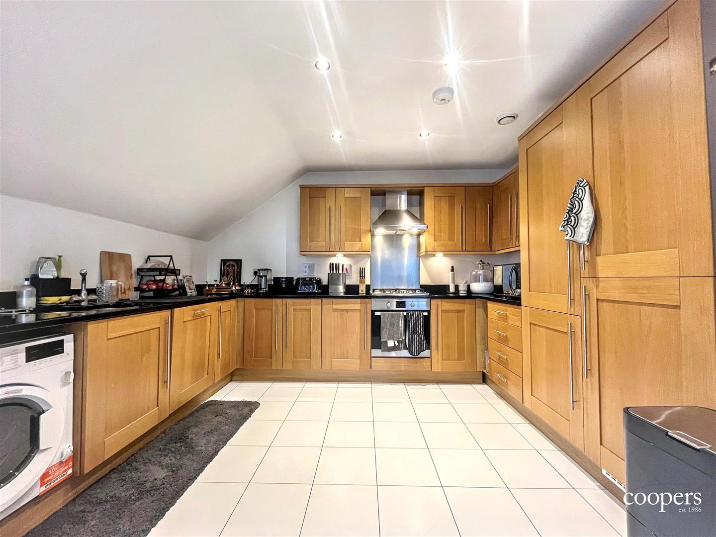 Flat Ellis Close in Greater London