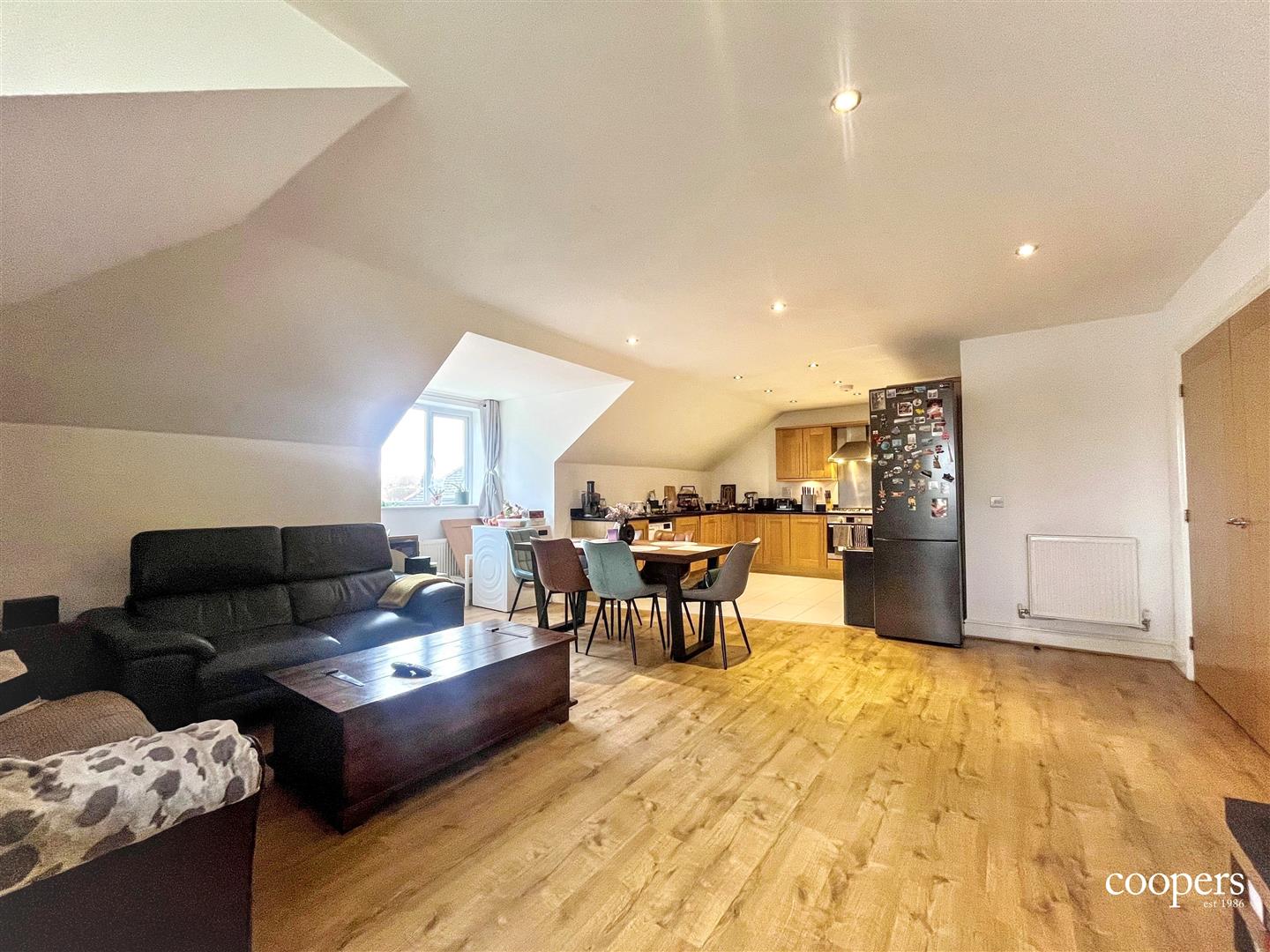 Flat Ellis Close in Greater London