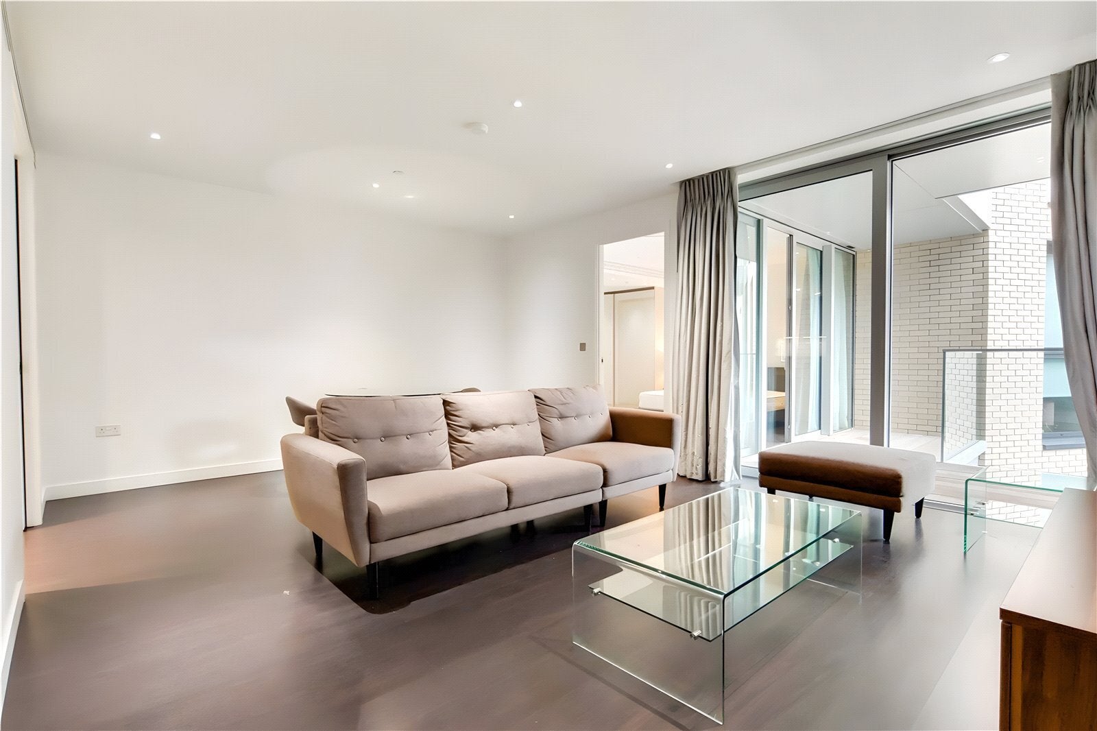 Flat Alie Street in Greater London