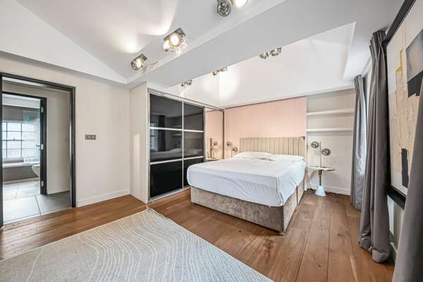 Flat Baker Street in City of Westminster
