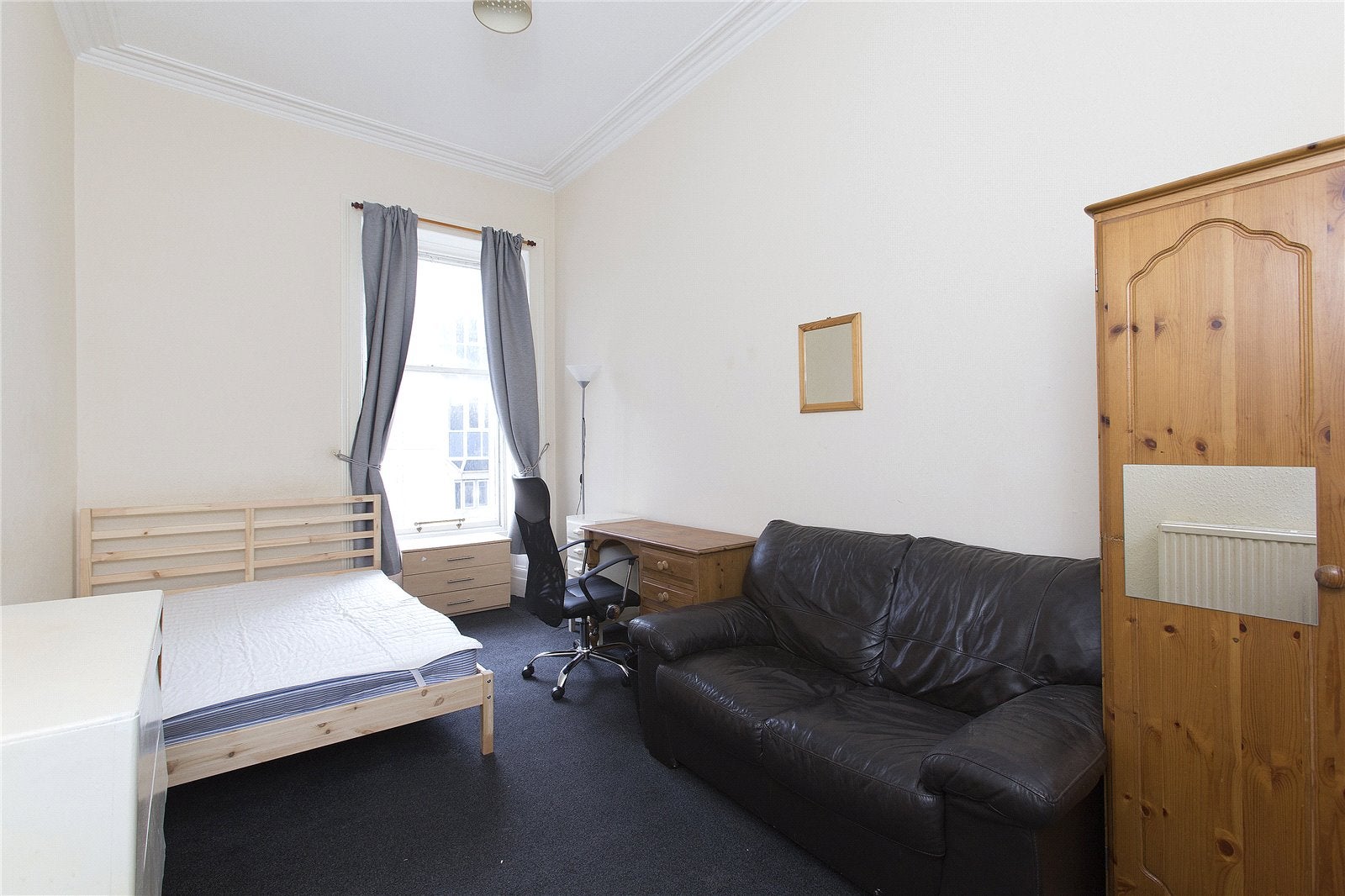 Flat Haymarket Terrace in City of Edinburgh