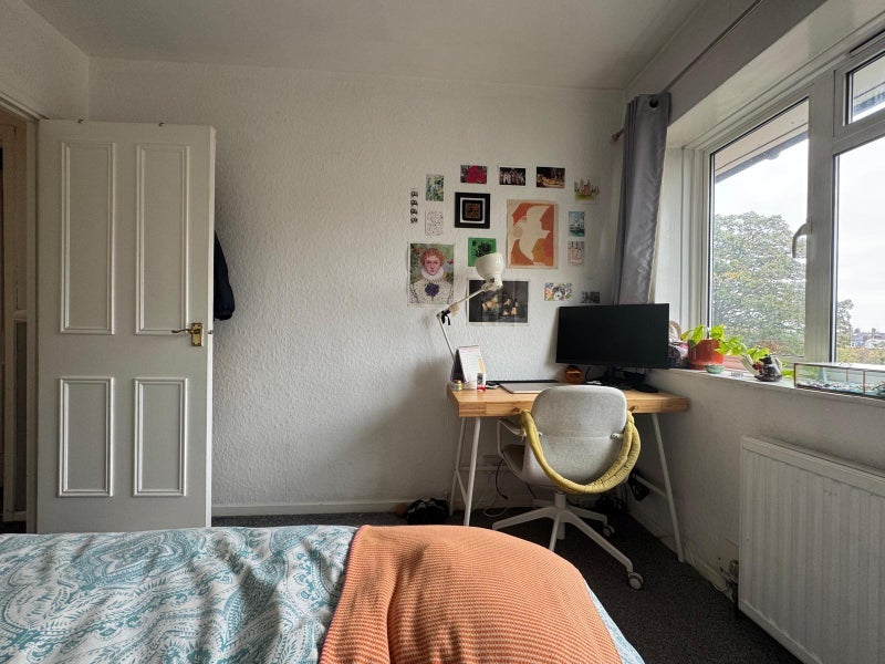 Room St Albans Road in Greater London