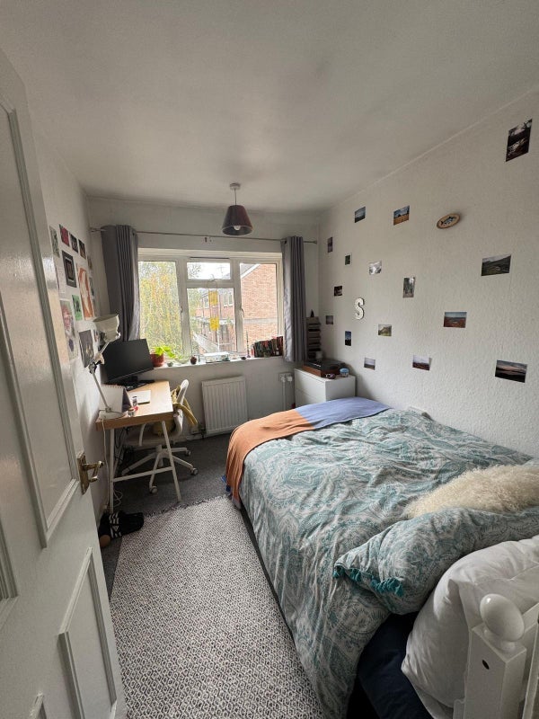 Room St Albans Road in Greater London