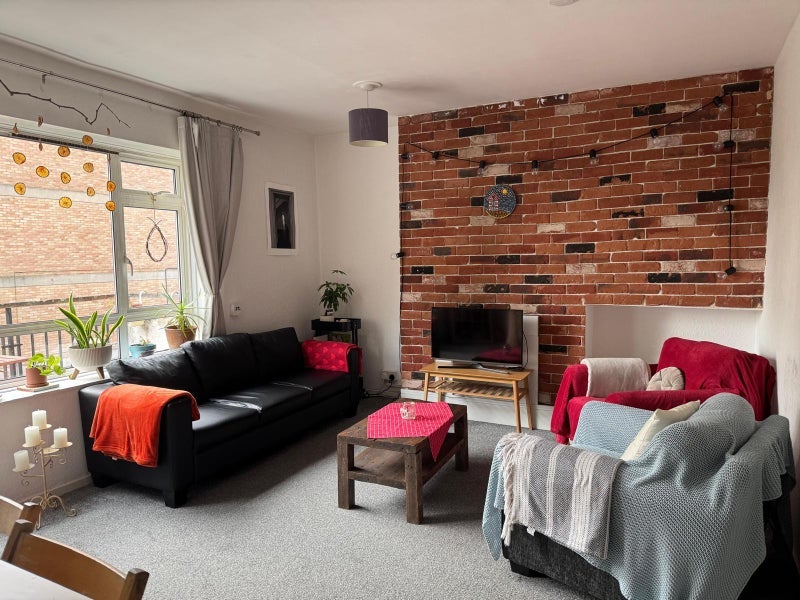 Room St Albans Road in Greater London