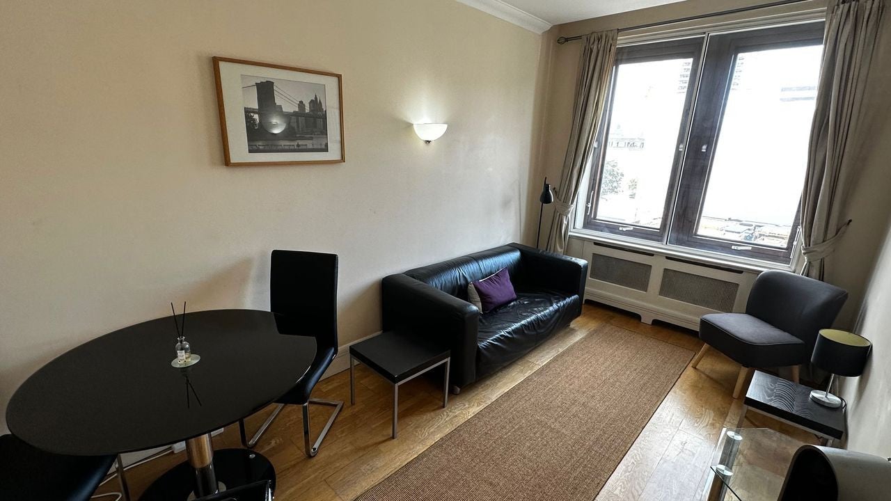 Flat Hatfields in Greater London