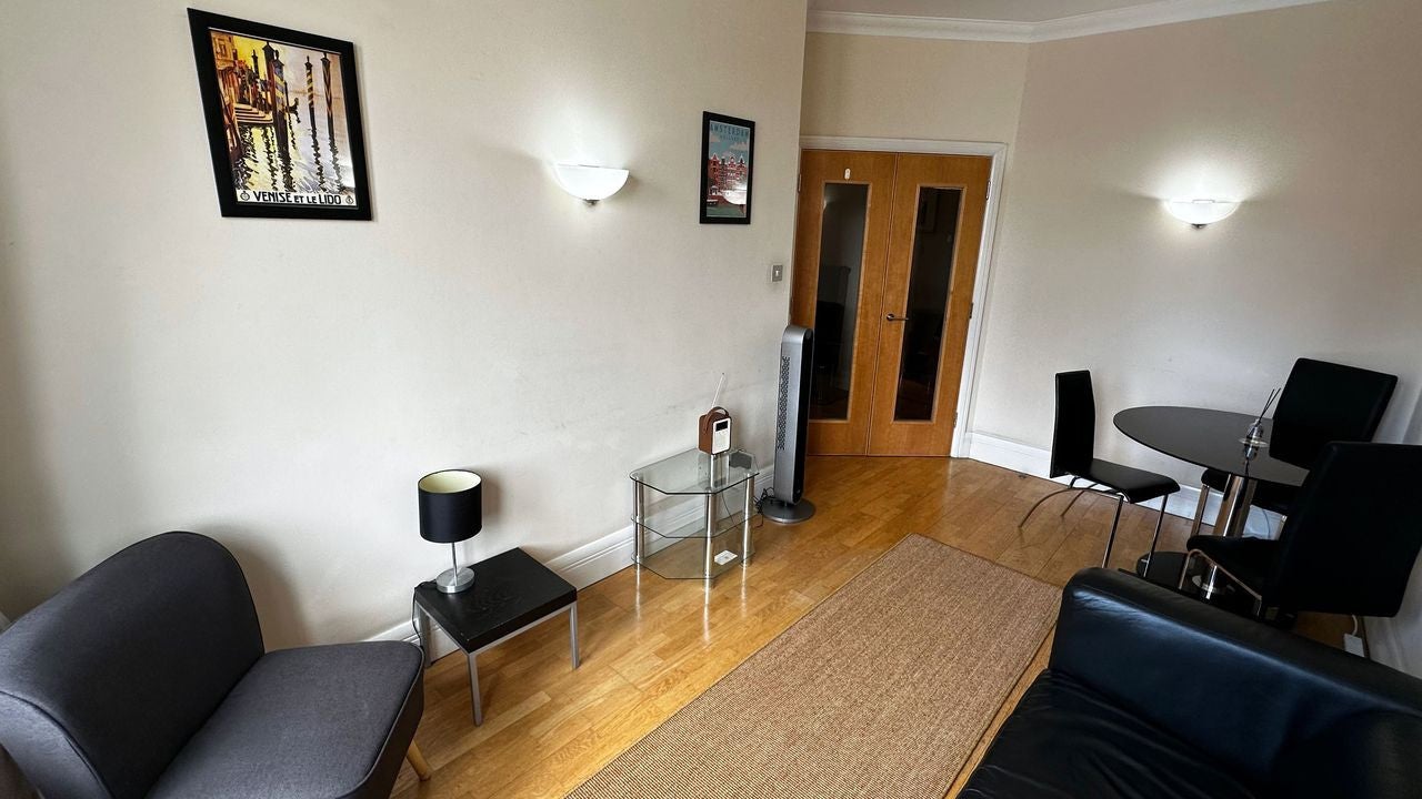 Flat Hatfields in Greater London