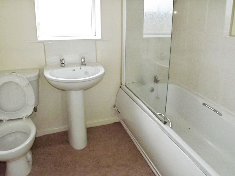 Flat Woodhorn Court in Ashington