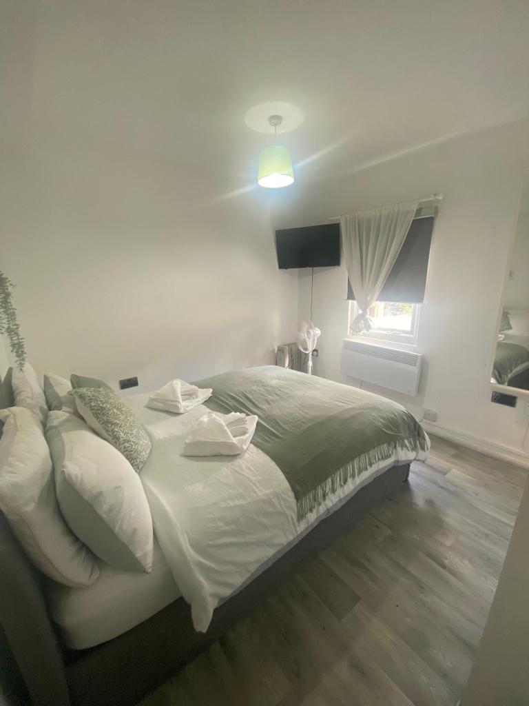 Flat Lindal Crescent in Greater London