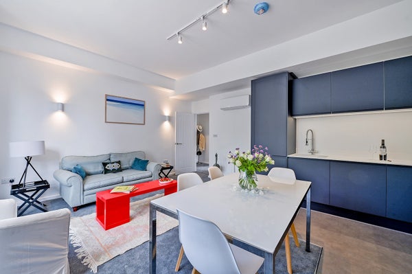 Flat Eastfield Road in Bristol