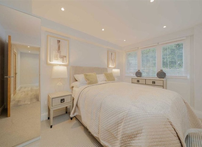 Flat Conway Street in Greater London