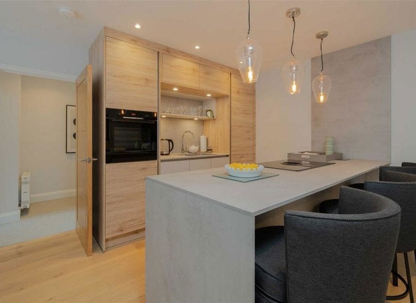 Flat Conway Street in Greater London