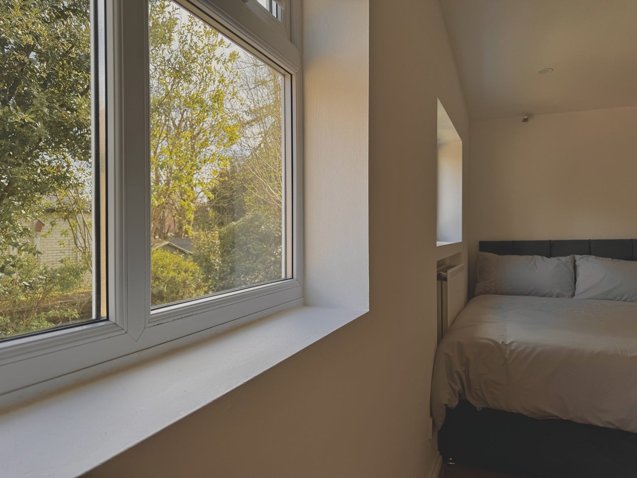 Room Buxton Lane in Caterham on the Hill