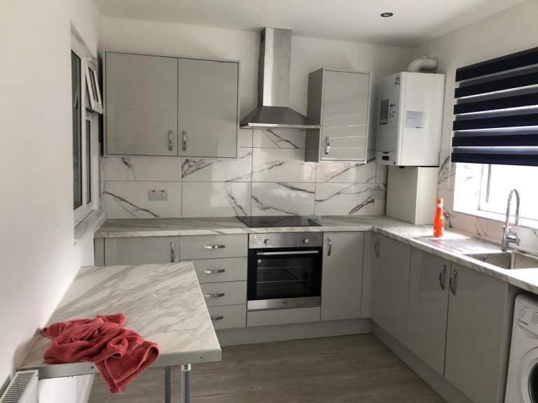 Flat Carlisle Gardens in Greater London