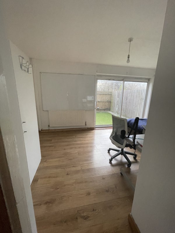Room Wager Street in Greater London