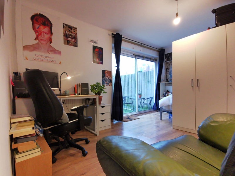Room Wager Street in Greater London