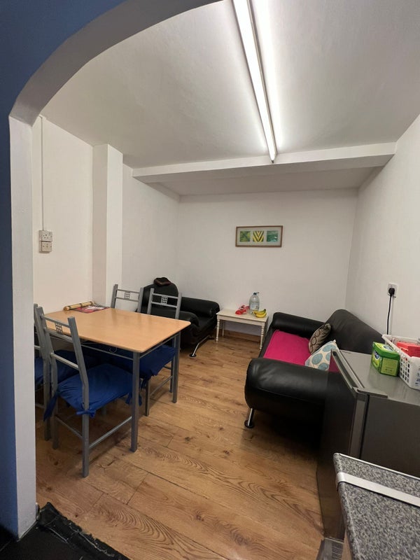 Room Wager Street in Greater London