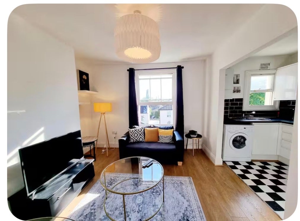 Flat Grove Road in Greater London