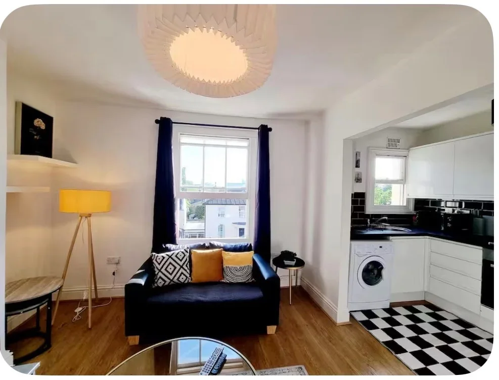 Flat Grove Road in Greater London
