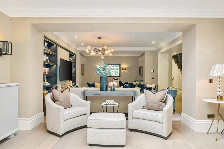 Flat Eaton Square in City of Westminster