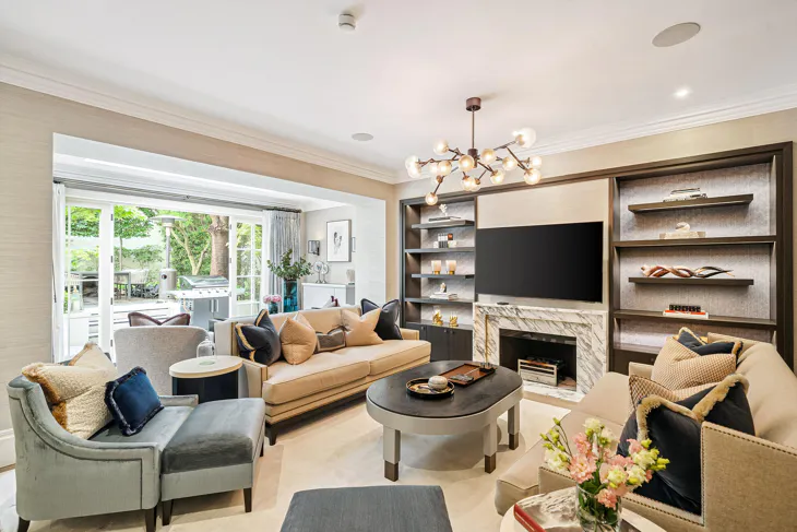 Flat Eaton Square in City of Westminster