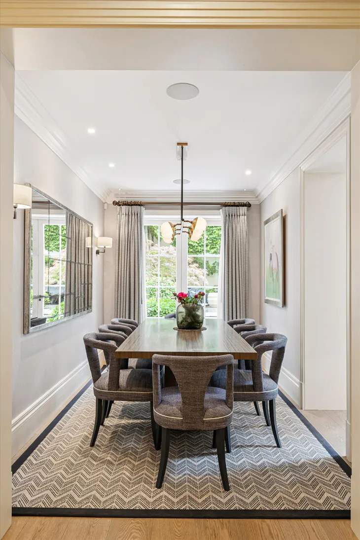 Flat Eaton Square in City of Westminster