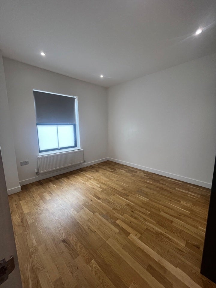 Flat Mount Pleasant Road in Greater London