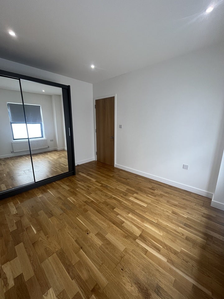 Flat Mount Pleasant Road in Greater London