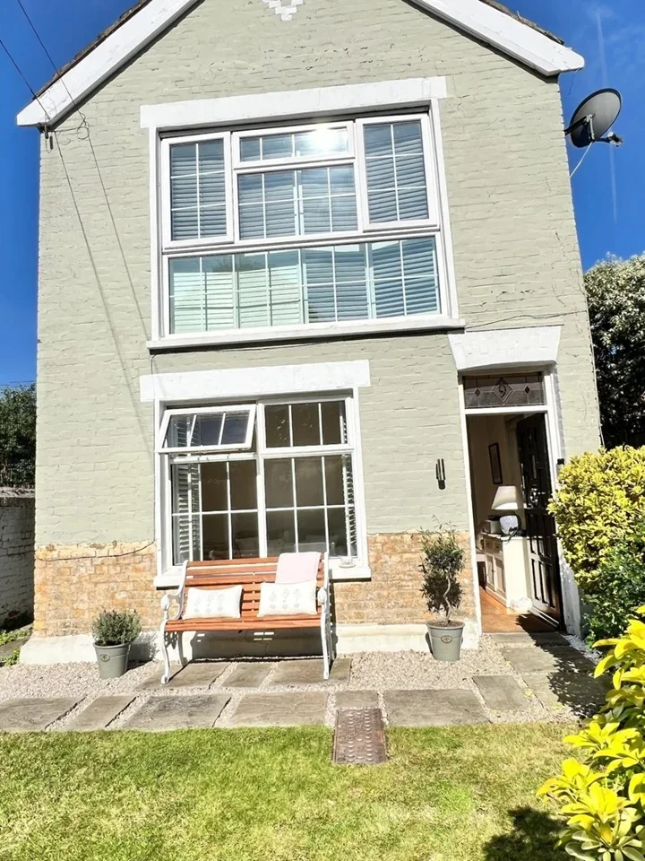 Flat Albany Road in Greater London