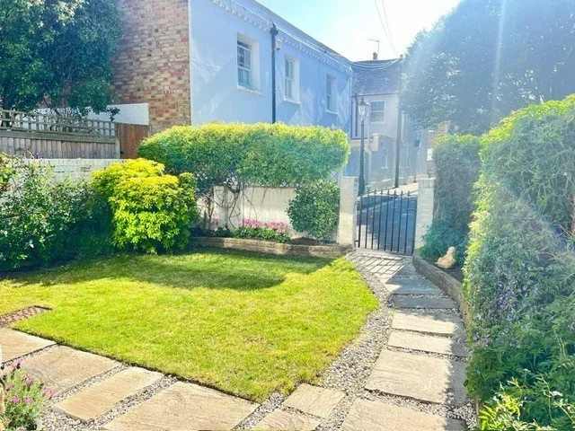 Flat Albany Road in Greater London