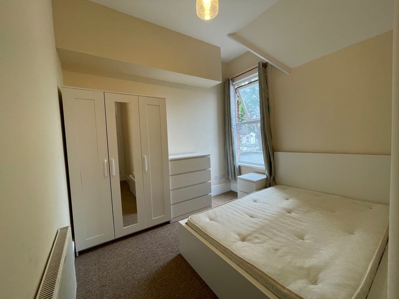 Room Murchison Road in Greater London