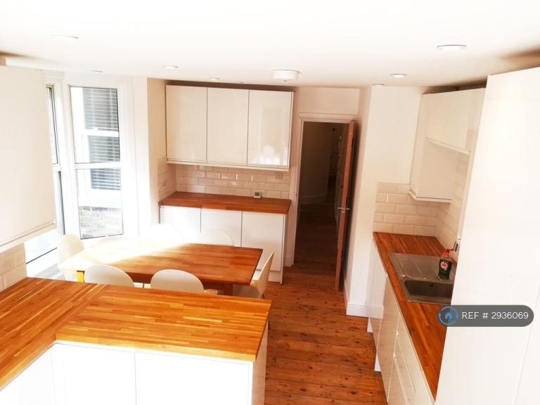 Room Trundley's Road in Greater London