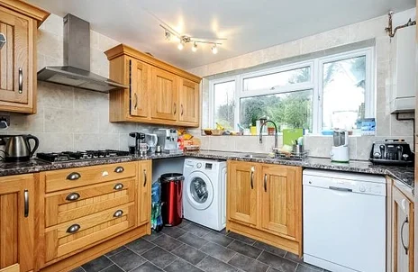 Flat Totteridge Road in High Wycombe