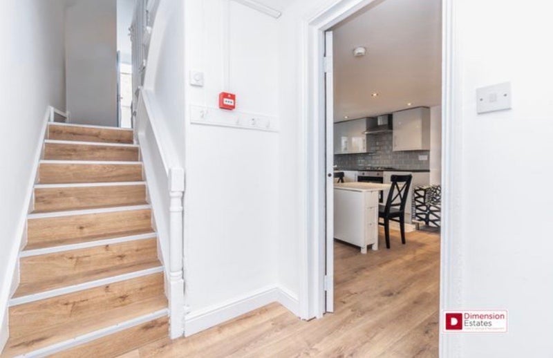 Room Manse Road in Greater London